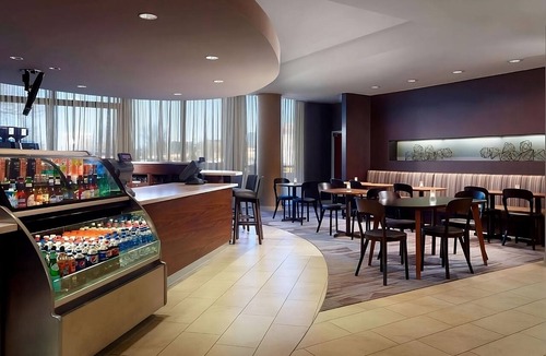 Cumberland Hotel | Discover Atlanta's Cumberland Area in Comfort w/Paws Welcome & Pool Available!