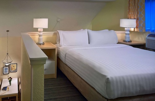Chesterfield Hotel | Discover Attractions: Family Comfort, On-Site Amenities for a Memorable Stay