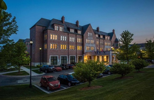 Rochester Hotel | Discover Boutique Rochester: 3 English-styled Rooms Steps from Historic Downtown