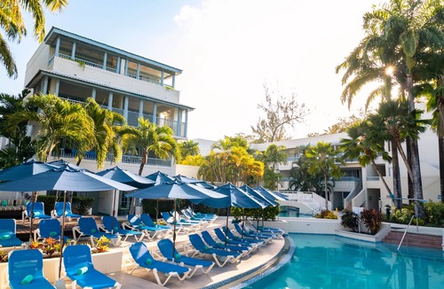 Hastings Hotel | Discover Brownes Beach! Contemporary Unit w/Balcony! Pool and FREE Parking