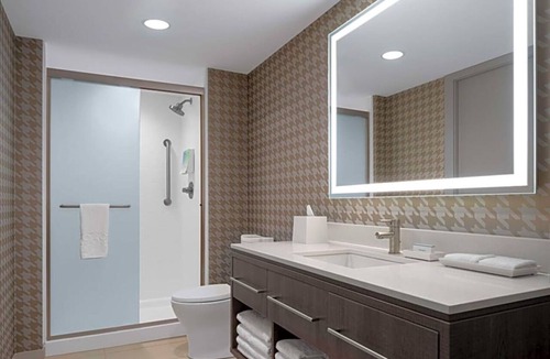 Des Moines Hotel | Discover Des Moines from a Cozy Suite Near Capitol – 3.1 Miles