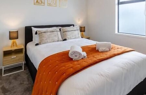 Upper Riccarton House | Discover Elegance Riccarton Haven - 2 bed, 1 bath