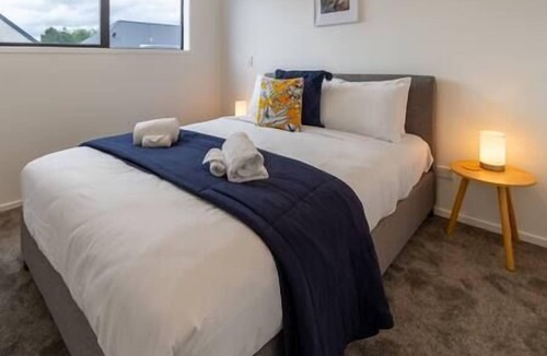 Upper Riccarton House | Discover Elegance Riccarton Haven - 2 bed, 1 bath