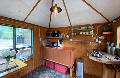 Nelson Cabin | Discover Funky Bunky: Your Rustic Retreat 5 Min from Nelson