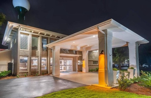 Jekyll Island House | Discover Jekyll Island from a Charming Retreat | Pool, Free Breakfast & Parking