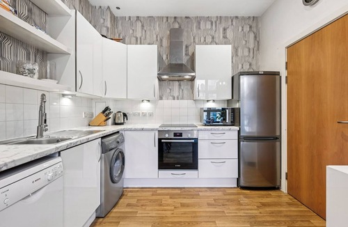 Vincent Square Apartment | Discover Riverside Comfort at Tate Britain: Stylish 1-Bed Apartment (Sleeps 4)