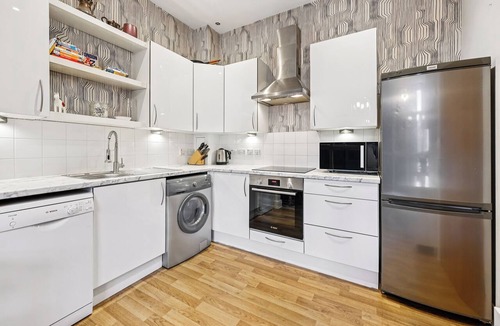 Vincent Square Apartment | Discover Riverside Comfort at Tate Britain: Stylish 1-Bed Apartment (Sleeps 4)