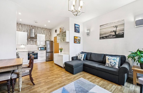 Vincent Square Apartment | Discover Riverside Comfort at Tate Britain: Stylish 1-Bed Apartment (Sleeps 4)