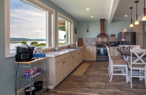 Minneiska House | Discover ‘Riverview Radiance,' a 5BR Minneiska marvel where the Mississippi meets modern luxury. Perfect for large groups, this home boasts a fully-equipped kitchen, sprawling views, and a suite of entertainment options. Revel in comfort with plush