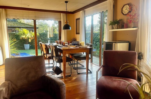 Harderwijk House | Discover the beautiful Veluwe Lodges: a spacious and comfortable retreat to relax. Enjoy the cozy living room, open kitchen, and private garden.