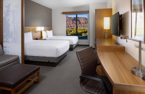Moab Hotel | Discover the Exceptional Close to Valley Shopping, Free Parking!