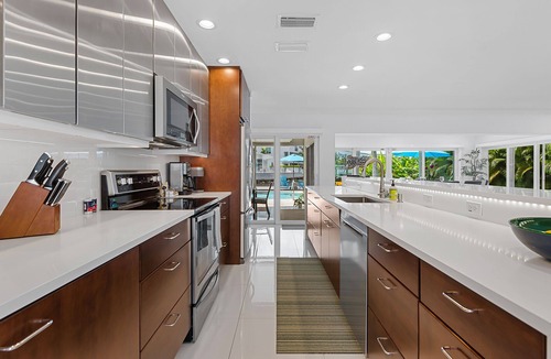 Wilton Manors House | Discover The Martell House – A Stunning Modern Escape Overlooking the Tranquil River's Bend!
