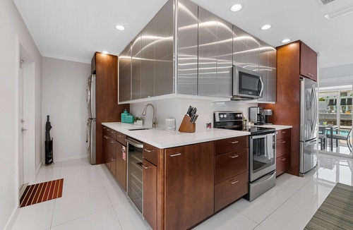 Wilton Manors House | Discover The Martell House – A Stunning Modern Escape Overlooking the Tranquil River's Bend!