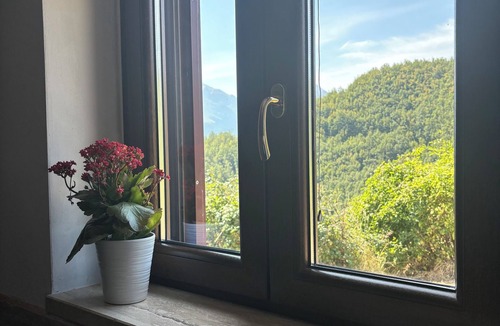 Crognaleto Villa | Discover the relaxation of the mountains in this detached villa surrounded by greenery.