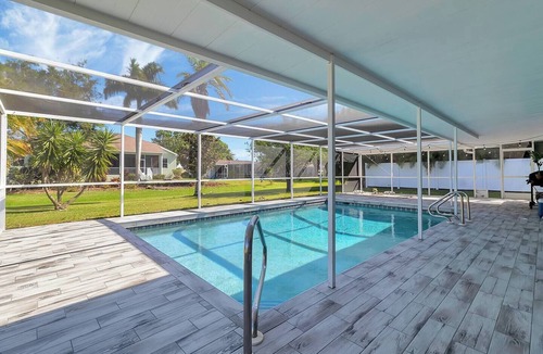 Oakland Hills House | Discover the welcoming golf community of Rotonda West in this beautifully styled home