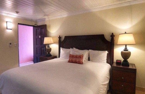Estate East Street Hotel | Discover Vibrant Markets, Dining, Shops, and Sites from This Downtown Escape