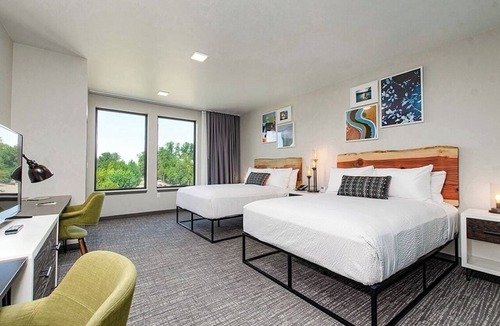 Independence Hotel | Discover Willamette Valley in Style – Bright Room with Unique Artistic Touches