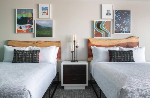 Independence Hotel | Discover Willamette Valley in Style – Bright Room with Unique Artistic Touches