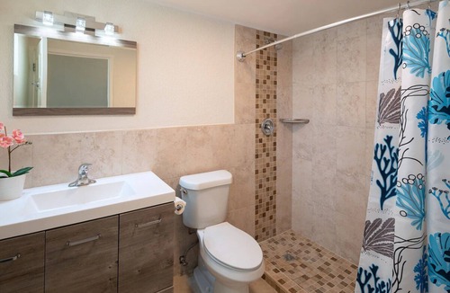 Dover Hotel | Discover Worthing Beach! w/Balcony! FREE Parking and Onsite Pool