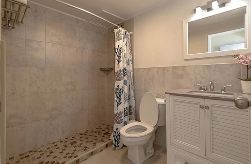 Dover Hotel | Discover Worthing Beach! w/Balcony! FREE Parking and Onsite Pool