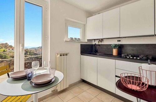 Pitelli Apartment | Discover your oasis of relaxation in Pitelli, a charming village overlooking the sea! We present you a splendid holiday home ideal for families and groups of up to 4 people.The house consists of two welcoming and tastefully furnished bedrooms, perfect fo