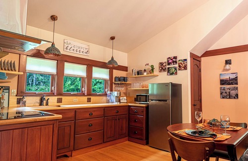 Adelma Beach Apartment | Discovery Ridge Studio-A Peaceful Country Getaway
