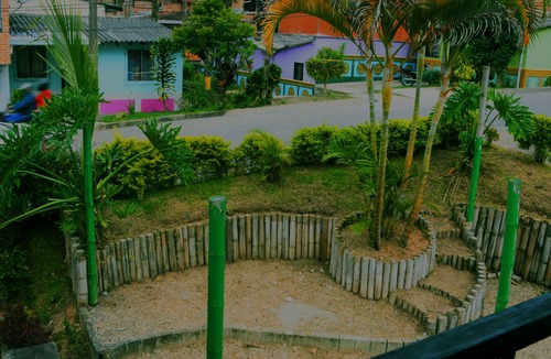 Guatape Apartment | Disfruta de los zócalos y colores en Guatapé