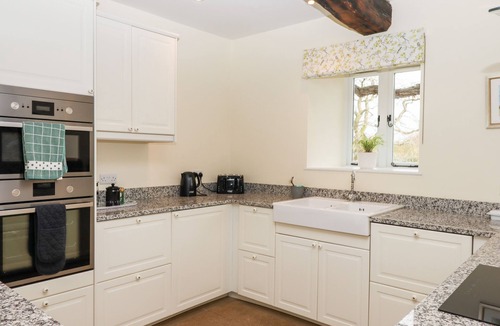 South Zeal Cottage | DISHCOMBE COTTAGE, pet friendly, with open fire in Sticklepath