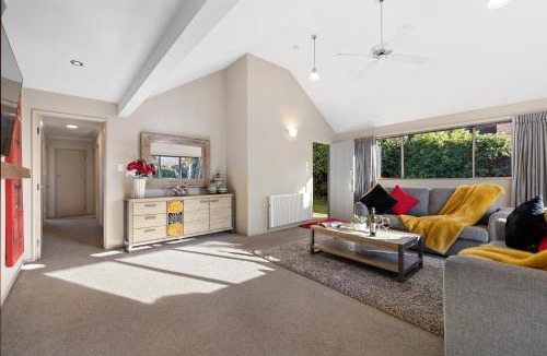 Fernhill House | Distinctive Stylish and Spacious Family Home