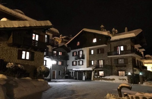 Pallusieux Apartment | Distinguished 2 bedrooms apartment with garden and Mt. Blanc view