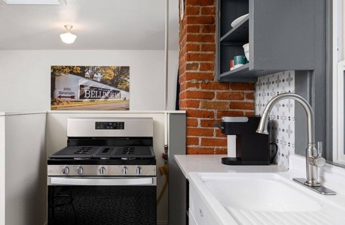 Bellingham Apartment | District Suite in the Fountain District of Bellingham