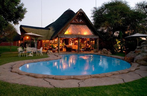 Leeupoort Cabin | Ditholo Game Lodge, Bela Bela