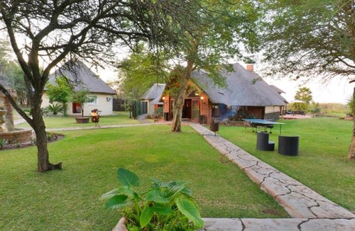 Leeupoort Cabin | Ditholo Game Lodge, Bela Bela