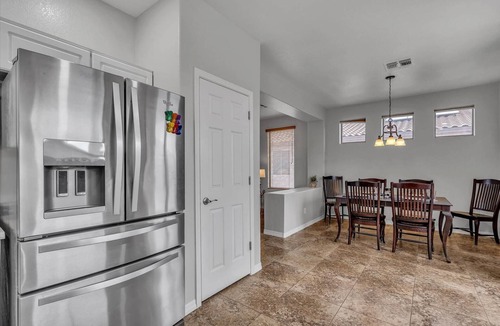 East Mesa House | Dive Into Spring in Mesa | Community Pool, Hot Tub, Tennis & Hoops