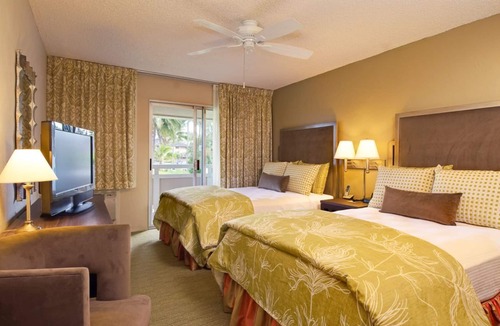 Wailua Hotel | Dive Into Your Dream Vacation! 4 Relaxing Suites with Kitchen | Swimming Pool