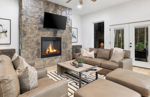 Pickens Cabin | Divine Den, Massive Deck, GameRoom, Hot Tub, Fire Pit, Pet Friendly