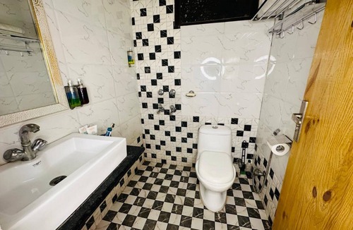 New Delhi Hotel | Divine Inn Hotel Rajouri Gardan