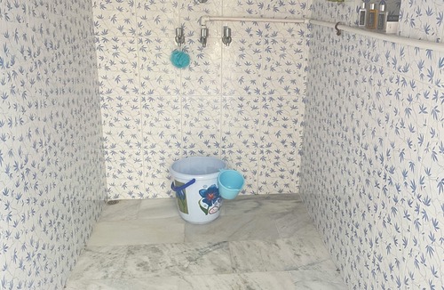 Mathura House | Divine Stay - Facing Krishna Janmabhoomi Temple, Mathura/Vrindavan - Sleeps 2-6