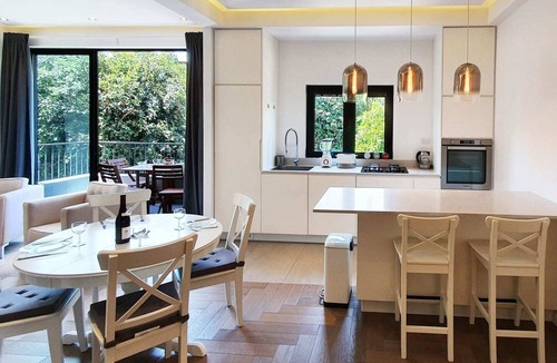 Old North Apartment | Dizengoff Brique - Two Bedroom Apartment, Sleeps 4