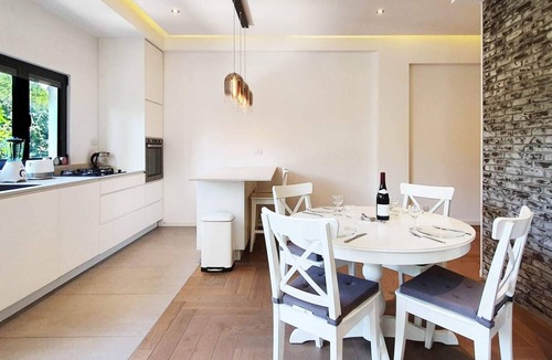Old North Apartment | Dizengoff Brique - Two Bedroom Apartment, Sleeps 4