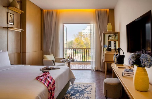 Gurugram Hotel | DLF Club 4
