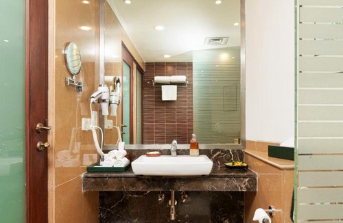 DLF Phase 5 Hotel | DLF Club 5