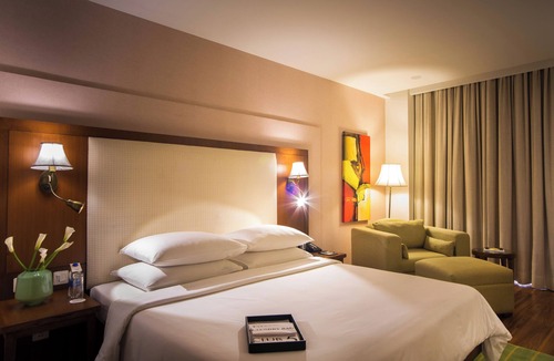 DLF Phase 5 Hotel | DLF Club 5