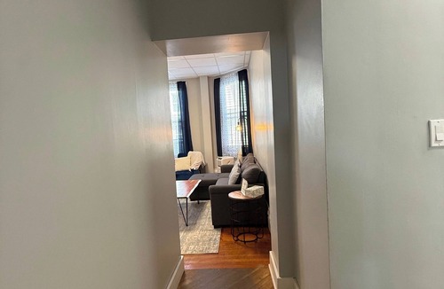 DuBois Apartment | DM-E 3BR Historic Residence