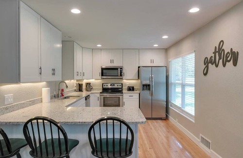 Historic Downtown Melbourne House | Dntn Melb 4bd/3ba Pool Sleeps 12 (Bunks +8) GameRm