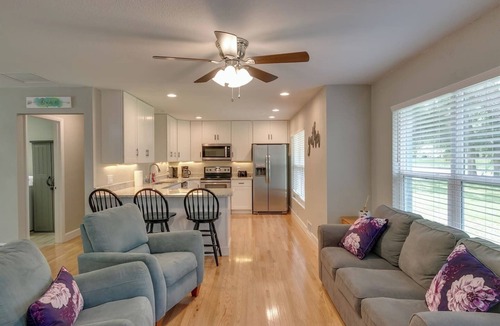 Historic Downtown Melbourne House | Dntn Melb 4bd/3ba Pool Sleeps 12 (Bunks +8) GameRm