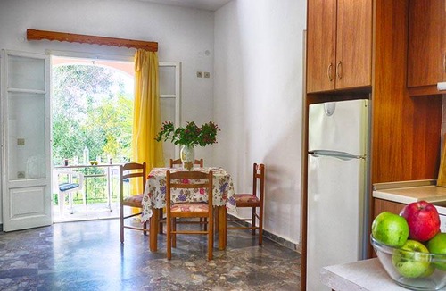 Agios Georgios Pagon Apartment | Dora Ferienwohnung 2 - in ruhiger Lage nur 300m vom Sandstrand entfernt - in der Bucht von Agios Geo