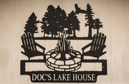 Deerfield House | Doc's Lake House Lakefront