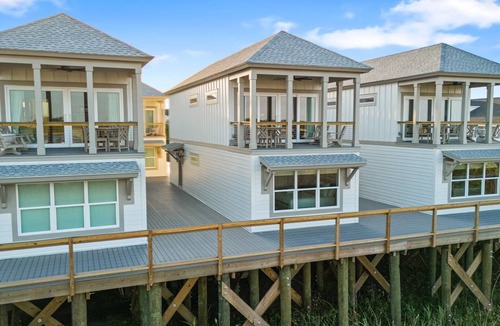Georgetown House | Dock and Dwell at the Winyah Bay Club, Pool, Outdoor Lounge/Grill and Boat Slip included!