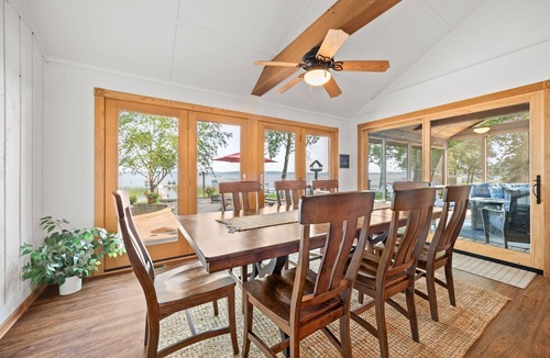 Darwin Cabin | Dock Days-Cozy Nights on the Lake